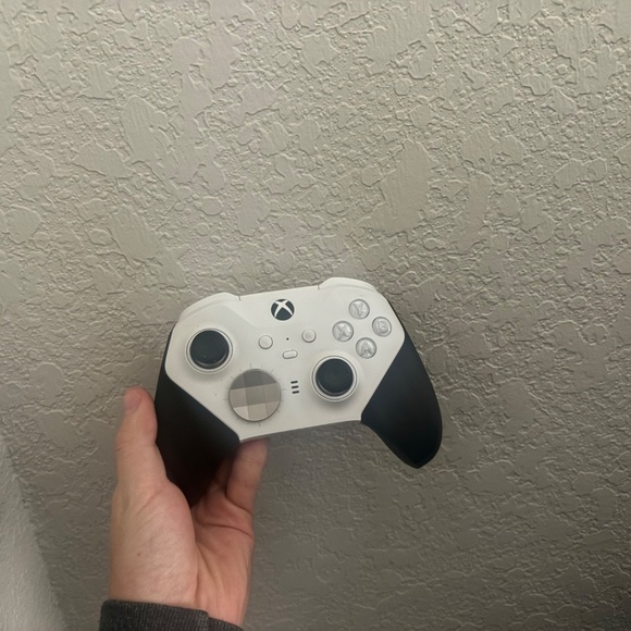 Xbox elite Controller - Picture 2 of 2
